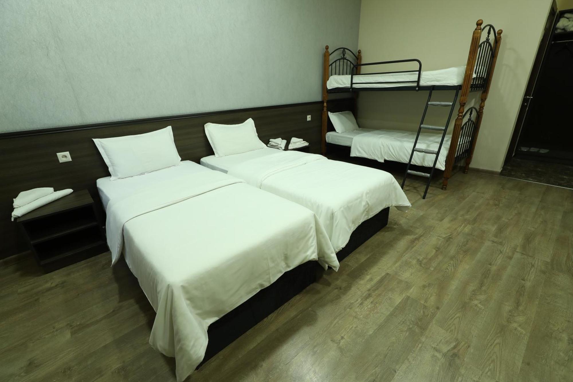 Riverside Hotel 예레반 외부 사진
